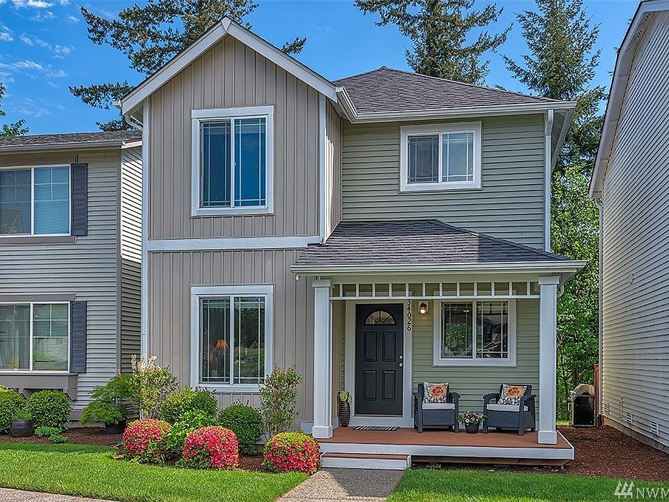 Welcome Home To The "Cottages At The Heights!"  Immaculate Detached Condominium Home That Is Located In A Quiet Cul-De-Sac And B