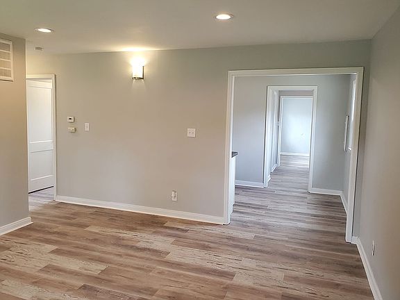 3rd image of 4850 Barlow Dr