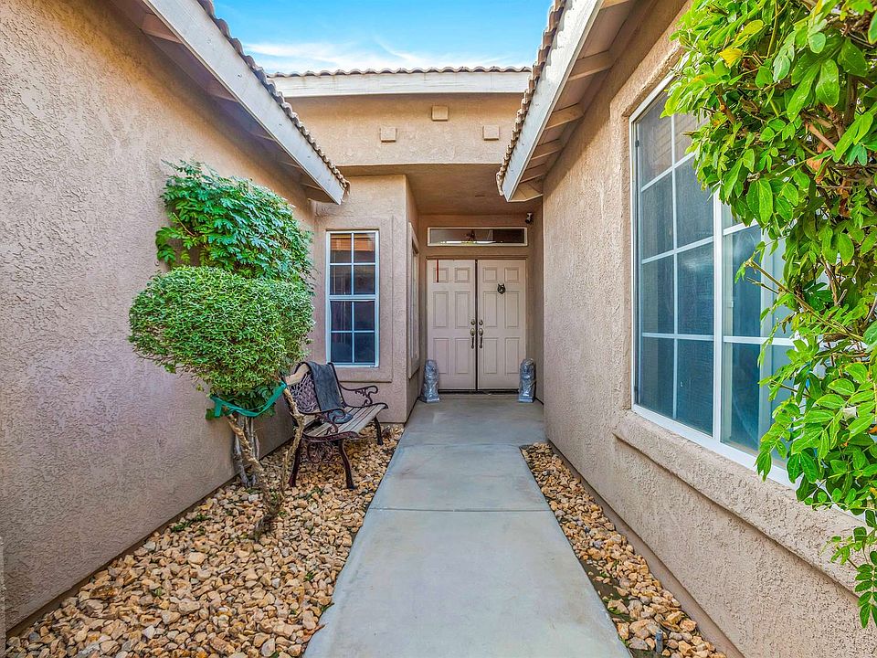 1st image of 79895 Dandelion Dr