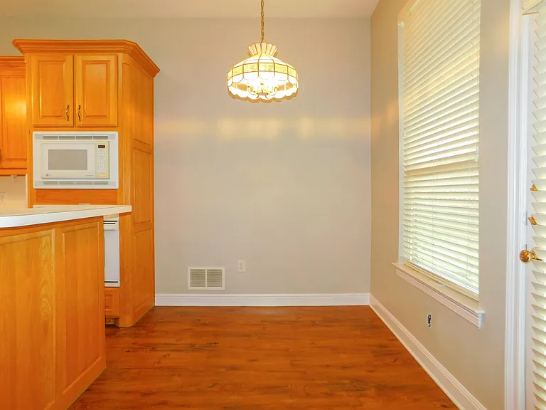 502 Hillcrest Ln — Photo 14