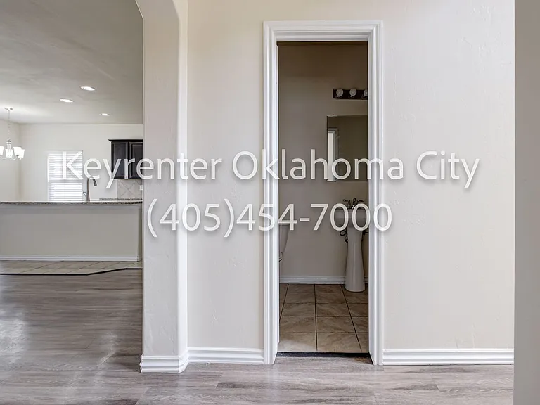 2409 Rosa Cir — Photo 33