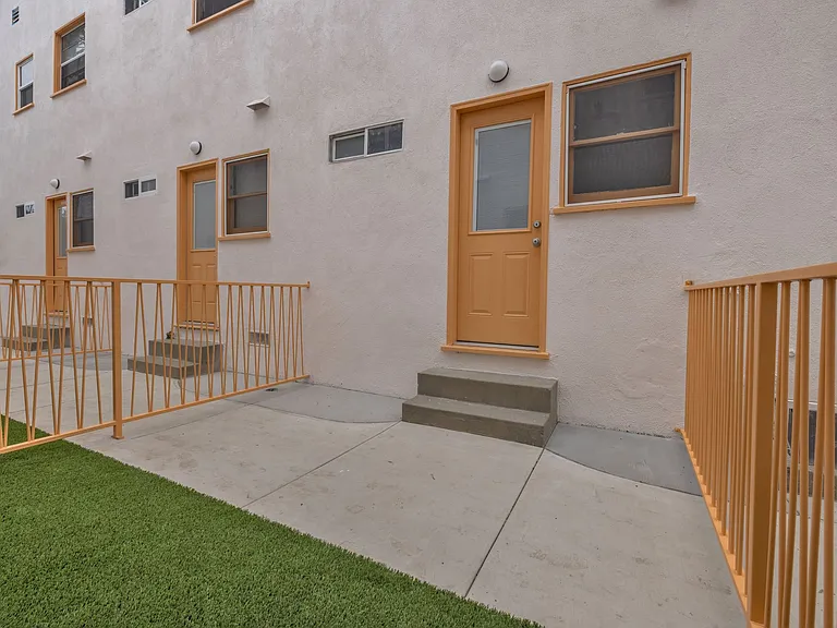 202 Obispo Ave — Photo 3