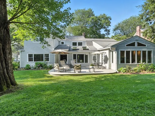 29 Englewood Rd, Longmeadow, MA 01106