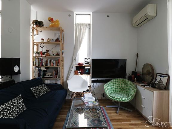 4th image of 31 Kosciuszko St APT 1C
