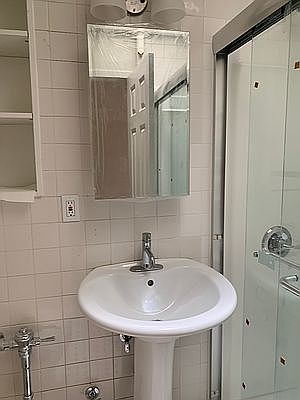 5th image of 227 E 83rd St APT 4G