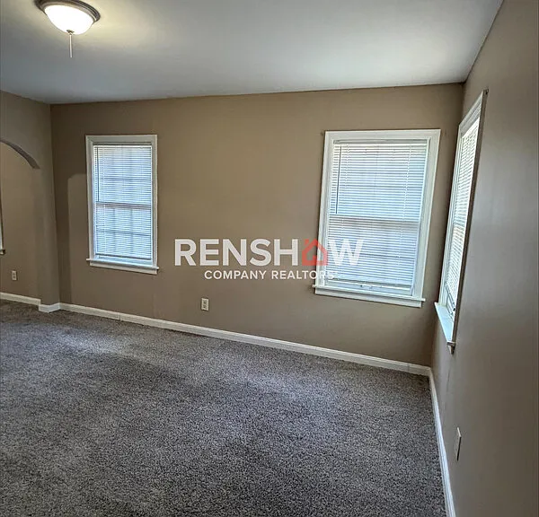 54 Locust Ln — Photo 3