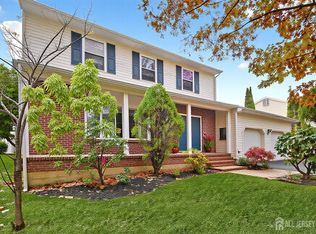 8 Wright Ct, East Brunswick, NJ 08816