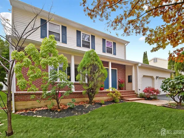 8 Wright Ct, East Brunswick, NJ 08816