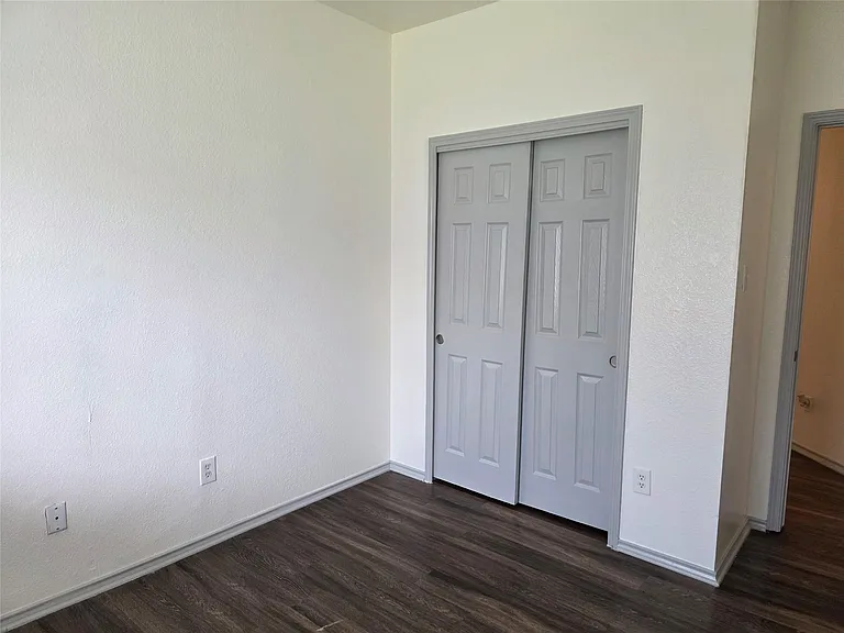 319 Riverwalk Dr — Photo 12
