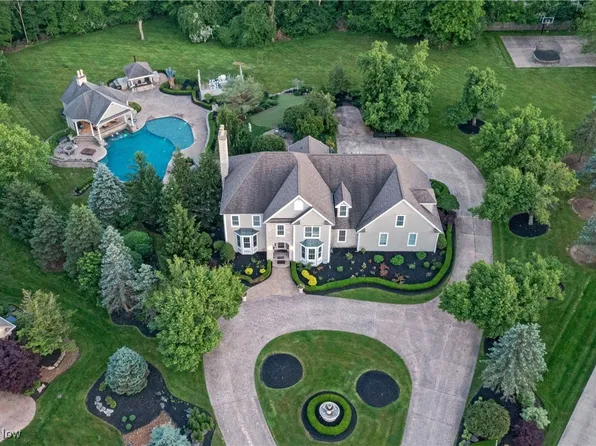 915 Creek View Dr, Aurora, OH 44202