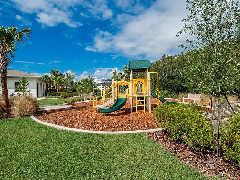 2546 Warren Acres Blvd — Photo 79
