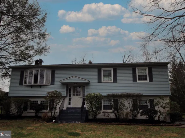 75 Sunset Dr, New Hope, PA 18938