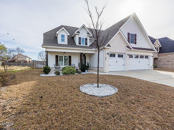 2nd image of 901 Falkirk Dr