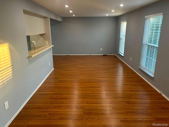2nd image of 35304 Tall Oaks Dr