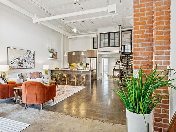 5th image of 4100 Laclede Ave APT 209