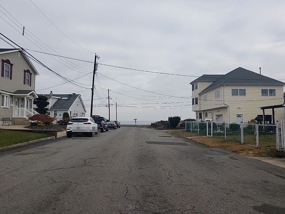 5th image of 245 Beachwood Ave