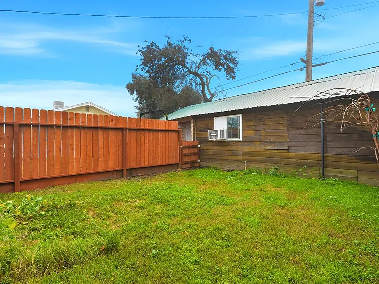 910 N Kaweah St — Photo 19