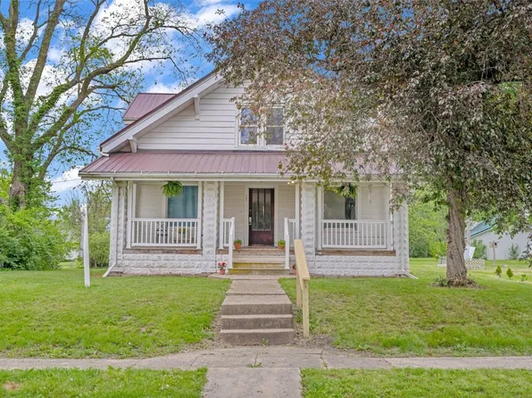 107 Hall Ave, Lowden, IA 52255