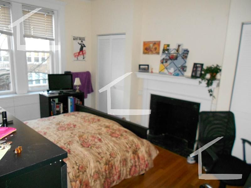 2nd image of 13 Egmont St #2