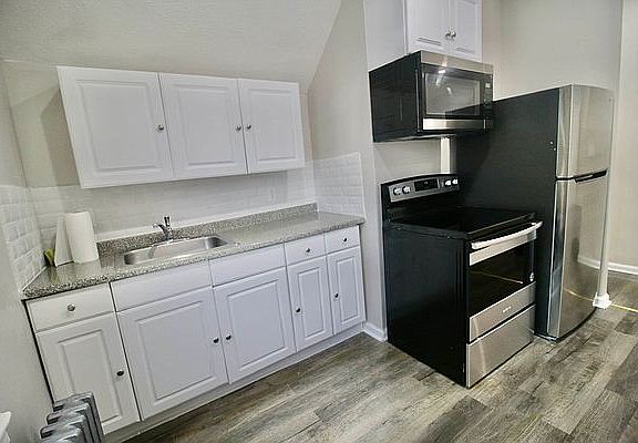 4th image of 322 Fenimore St #3L