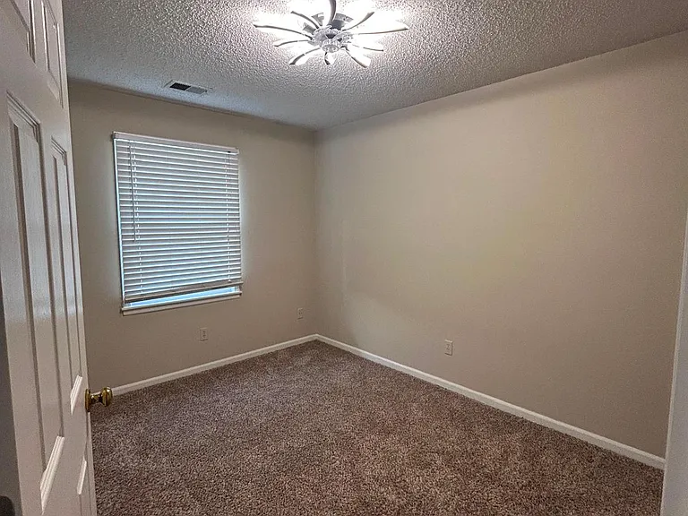 15317 Lowell Ave — Photo 17