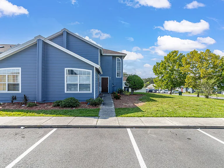 403 Orchid Dr — Photo 4