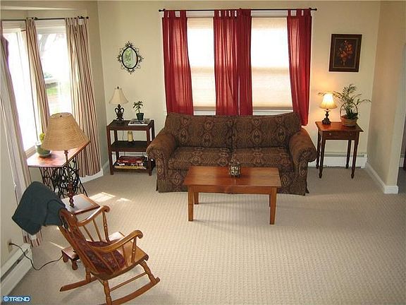 3rd image of 209 Pine Rd