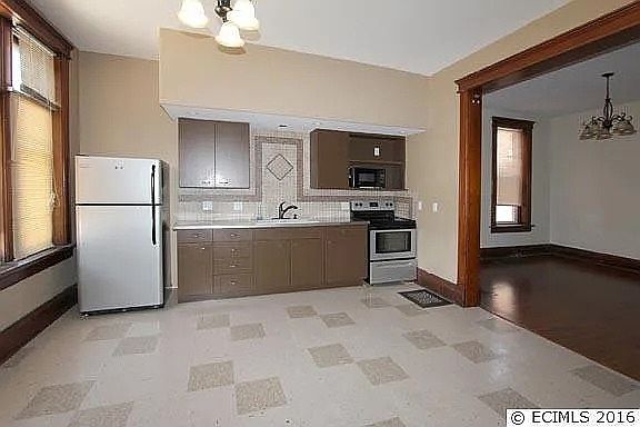 3rd image of 422 Loras Blvd #422