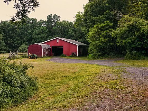 3rd image of 61 Gussies Ln