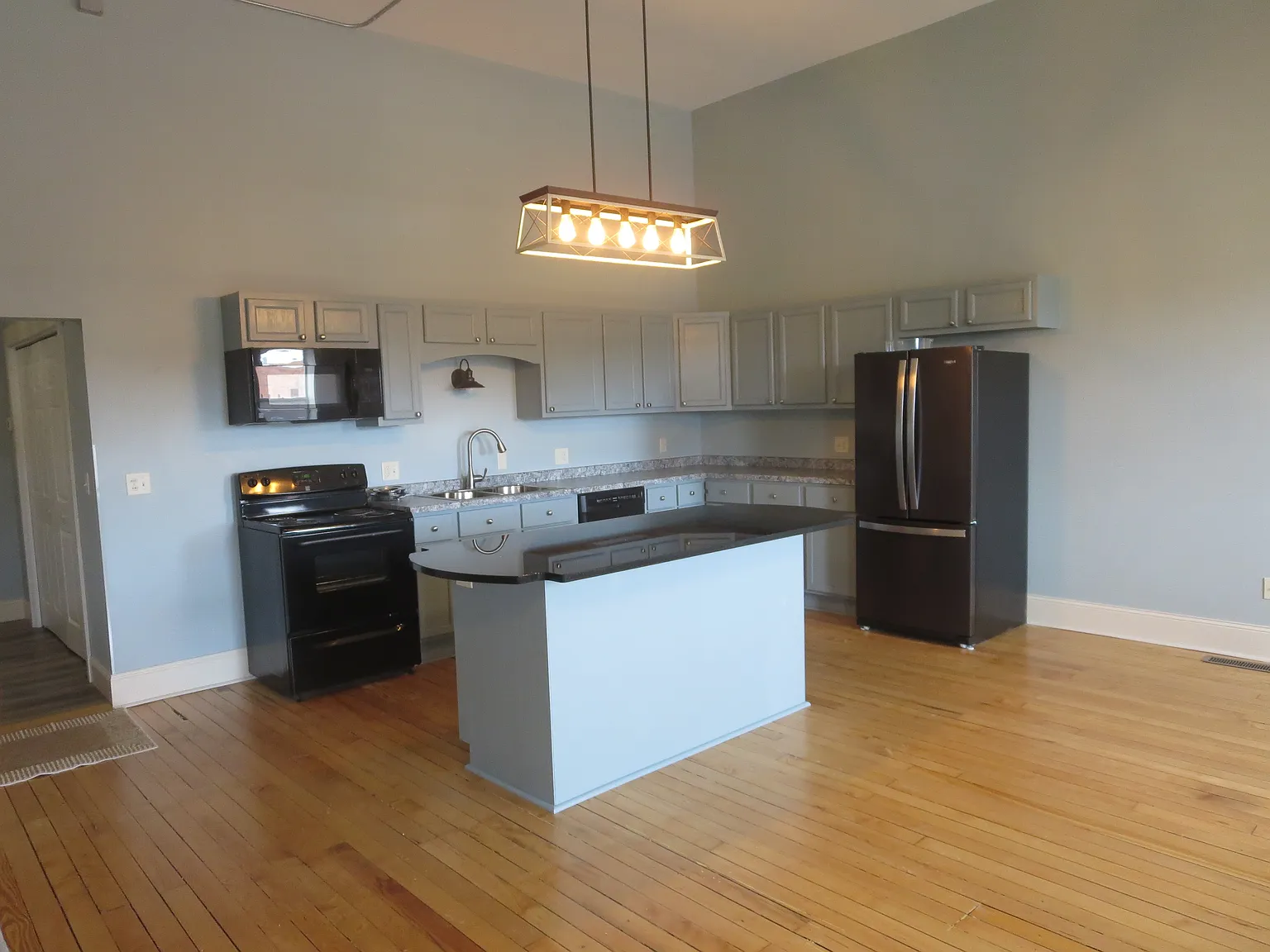 1 bed, 1200 sqft, $1,300 — Photo 2