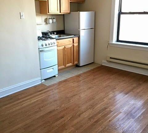 2nd image of 4852 N Damen Ave