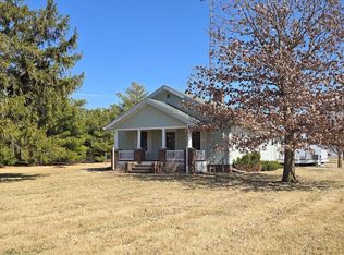 10570 Waverly Rd, Waverly, IL 62692