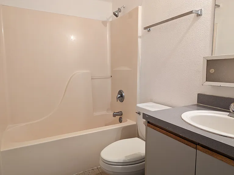 621 Sunset Ave NE #101 — Photo 9