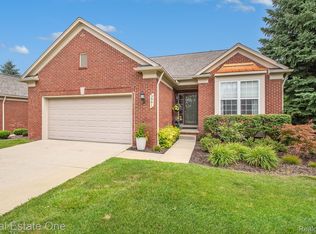 3991 Rainier Dr, Howell, MI 48843