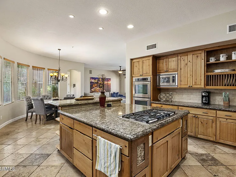 9572 E Mountain Spring Rd — Photo 11