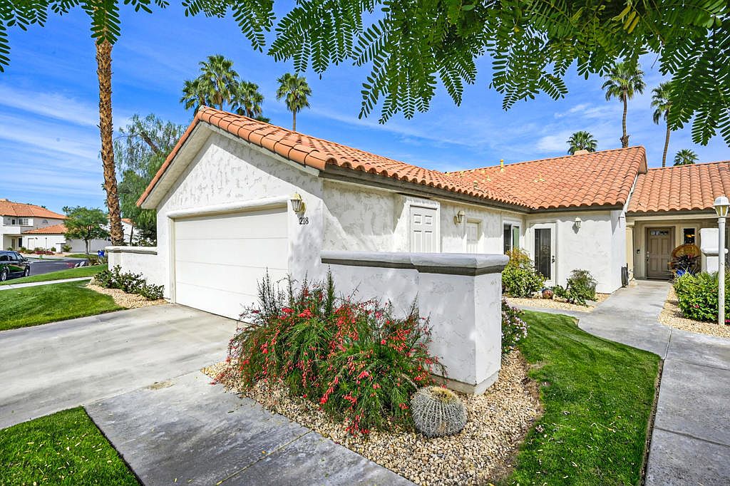 218 Desert Falls Dr E