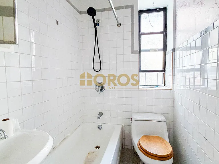 238 E 7th St #21 — Photo 10
