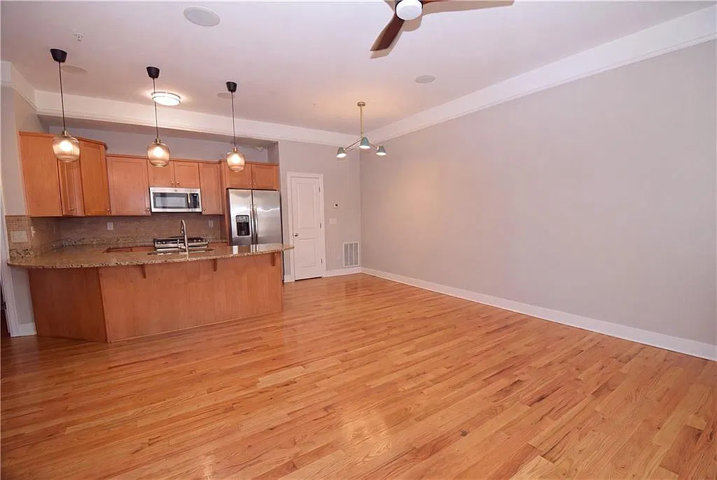 2 bed, 2.5 bath, 2010 sqft, $3,400 — Photo 3