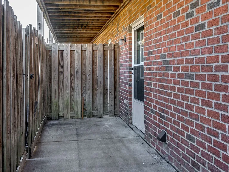 111 N Wheeless Dr — Photo 11