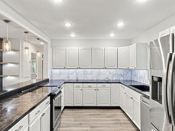 4th image of 930 DORA AVENUE
