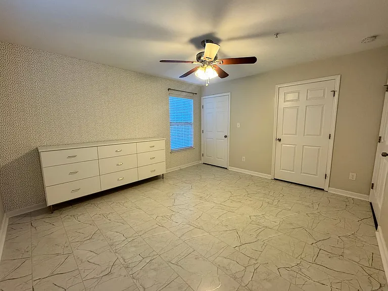 4704 Pennoak Ln #C — Photo 16