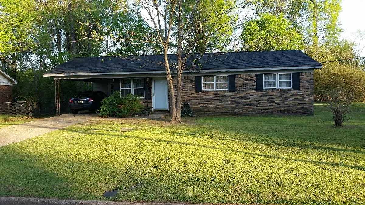 3 bed, 990 sqft, $1,250 — Photo 1