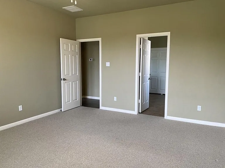 2409 Dovetail St — Photo 61