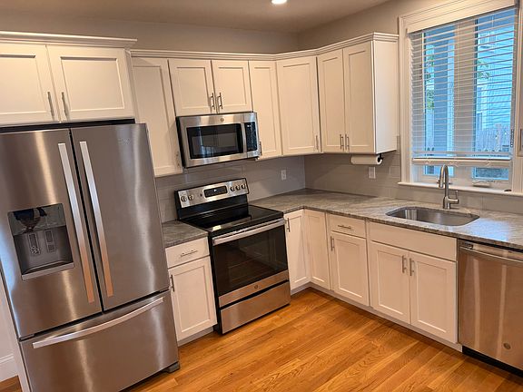 4th image of 22 Henderson St Unit 1