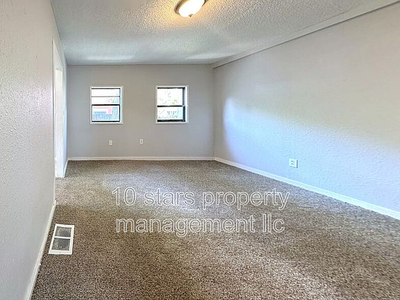 4th image of 706 E Lake Ave APT B