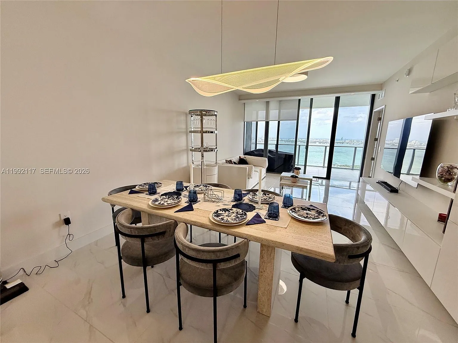 2 bed, 1283 sqft, $9,500 — Photo 3