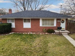 29415 Schoenherr Rd, Warren, MI 48088