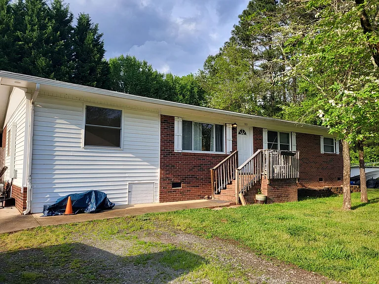 300 Chuckwood Rd — Photo 15