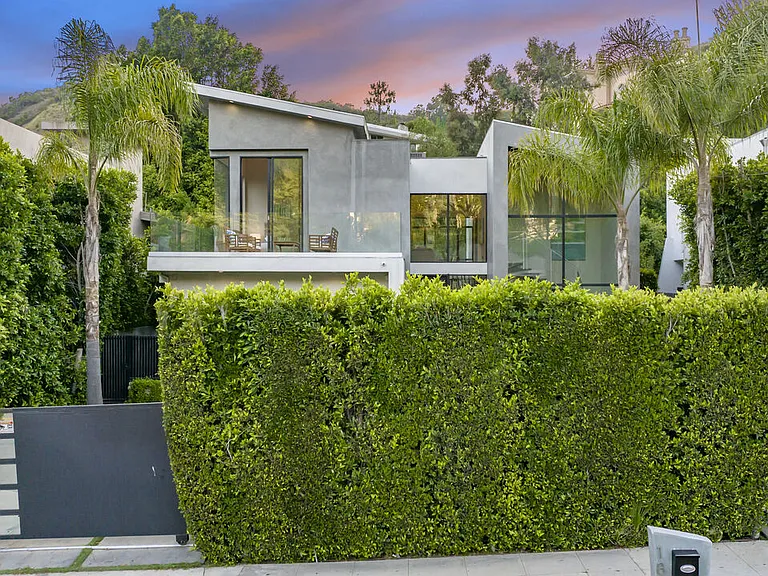 1847 Coldwater Canyon Dr — Photo 2