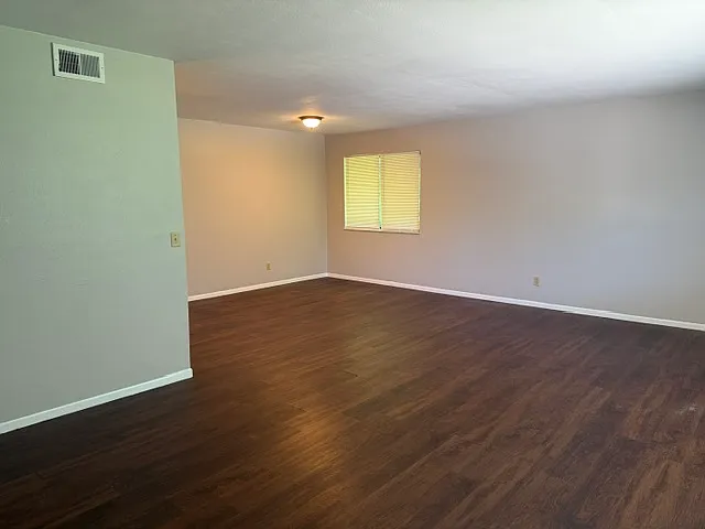 19 Nottingham Ln #F — Photo 2